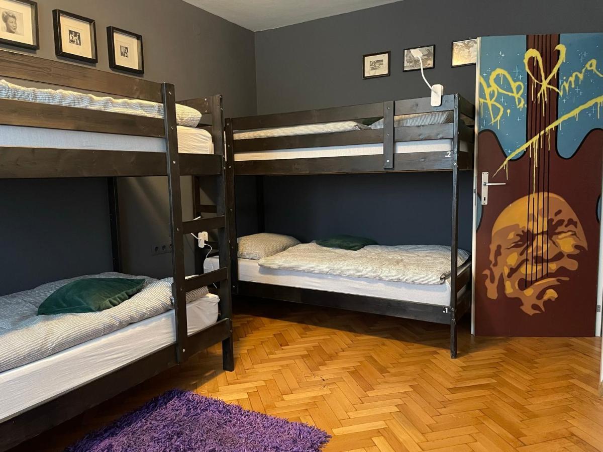 Sax Pub Hostel Любляна Екстер'єр фото